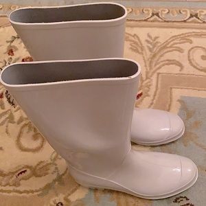 Dirty Laundry White rain boots